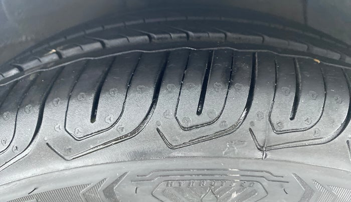 2016 Hyundai Xcent SX 1.2 OPT, Petrol, Manual, 78,806 km, Right Rear Tyre Tread