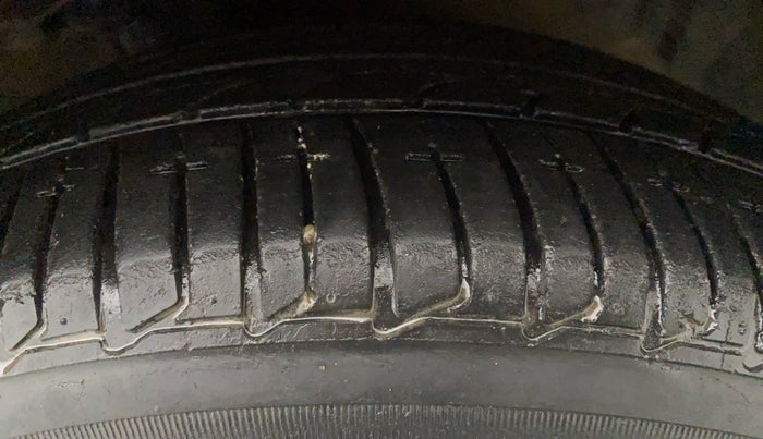 2014 Hyundai Xcent SX AT 1.2 (O), Petrol, Automatic, 26,874 km, Left Front Tyre Tread