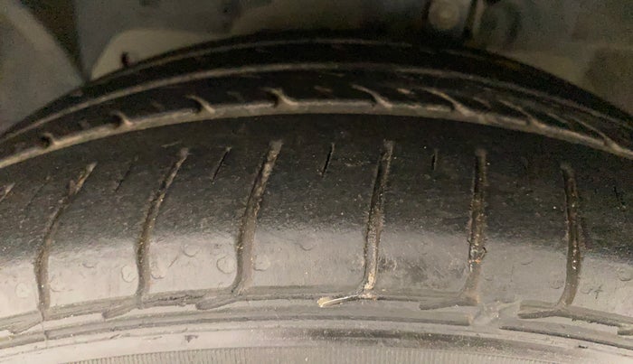 2019 Ford FREESTYLE TITANIUM 1.2 PETROL, Petrol, Manual, 32,485 km, Left Front Tyre Tread
