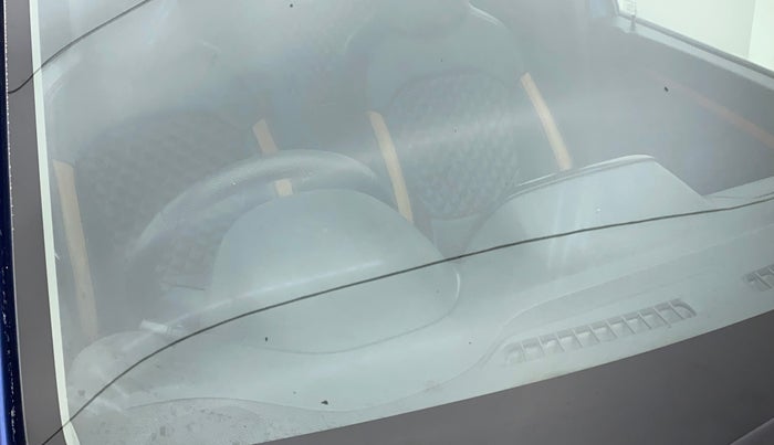 2017 Renault Kwid CLIMBER 1.0 AMT, Petrol, Automatic, 41,247 km, Front windshield - Minor spot on windshield
