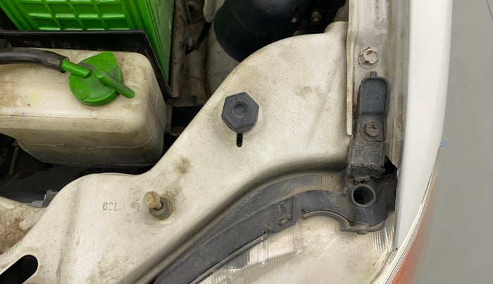 2014 Maruti Alto K10 VXI P, Petrol, Manual, 56,874 km, Left headlight - Clamp has minor damage