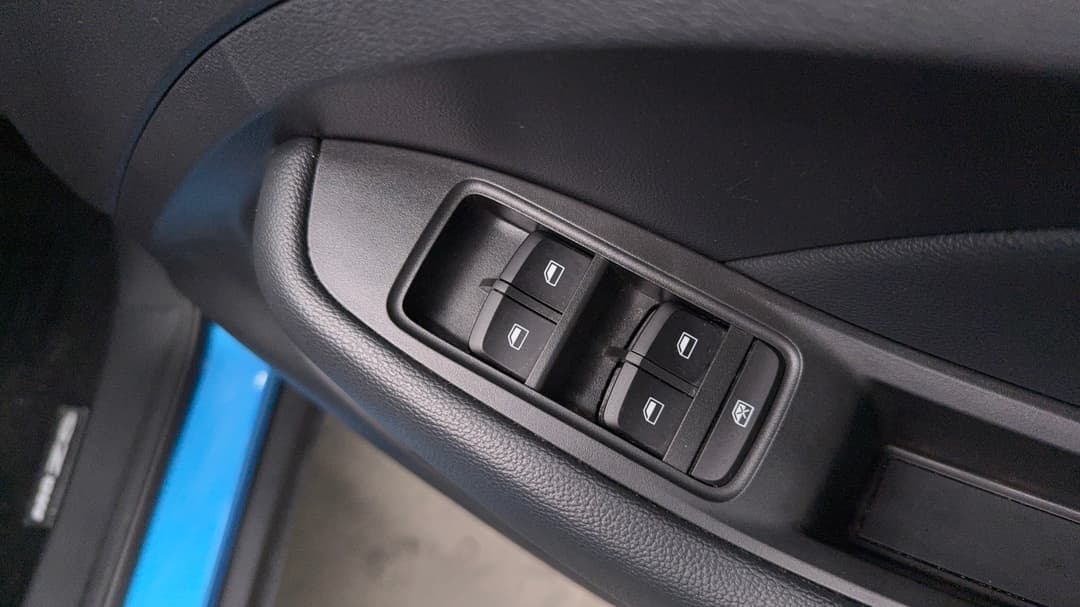 2023 MG ZS Excite, Automatic, 40077 km, Drivers Side Door Panel Controls