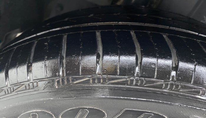 2017 Maruti Ertiga VDI SHVS, Diesel, Manual, 84,213 km, Right Rear Tyre Tread