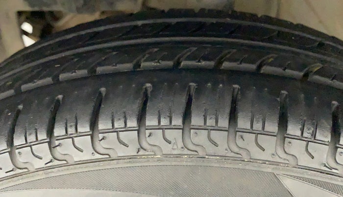 2014 Datsun Go T, Petrol, Manual, 77,035 km, Left Front Tyre Tread