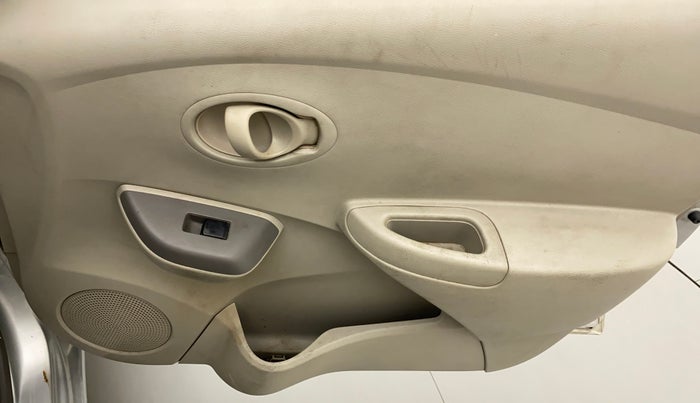 2014 Datsun Go T, Petrol, Manual, 77,035 km, Driver Side Door Panels Control