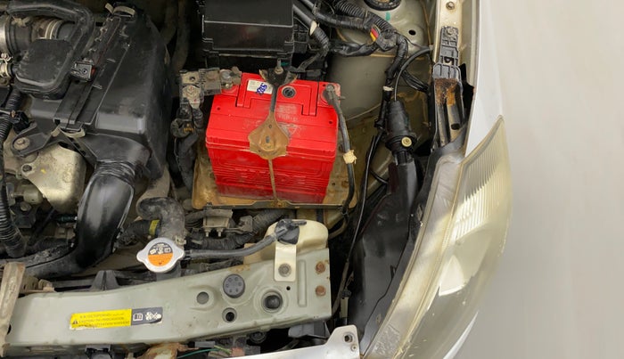 2014 Datsun Go T, Petrol, Manual, 77,035 km, Left headlight - Clamp has minor damage