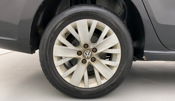 2015 Volkswagen Vento HIGHLINE TDI AT, Diesel, Automatic, 63,344 km, Right Rear Wheel