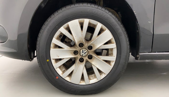 2015 Volkswagen Vento HIGHLINE TDI AT, Diesel, Automatic, 63,344 km, Left Front Wheel
