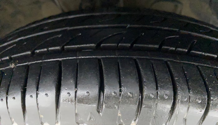 2018 Hyundai NEW SANTRO 1.1 MAGNA CNG MT, CNG, Manual, 92,656 km, Right Front Tyre Tread