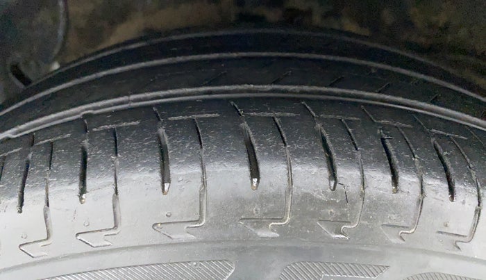 2015 Hyundai Xcent S 1.2, Petrol, Manual, 49,726 km, Left Front Tyre Tread
