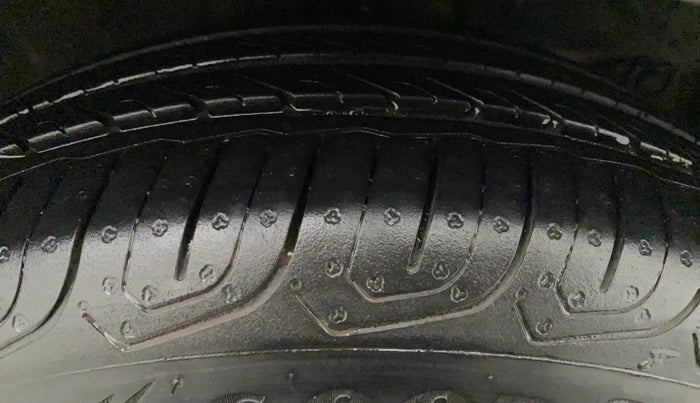 2010 Honda City 1.5L I-VTEC S MT, Petrol, Manual, 1,14,432 km, Right Front Tyre Tread