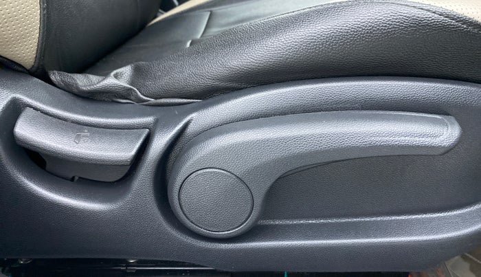 2018 Hyundai Elite i20 ASTA 1.2, Petrol, Manual, 22,652 km, Driver Side Adjustment Panel