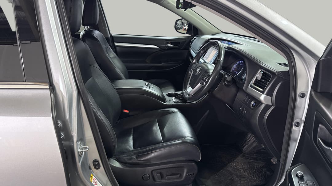 2018 Toyota Kluger Gxl (4x4), Automatic, 117476 km, Right Side Front Door Cabin View