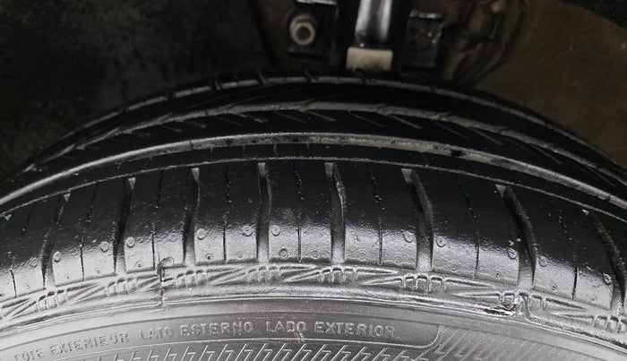 2017 Volkswagen Ameo COMFORTLINE 1.2L, Petrol, Manual, 94,674 km, Left Front Tyre Tread