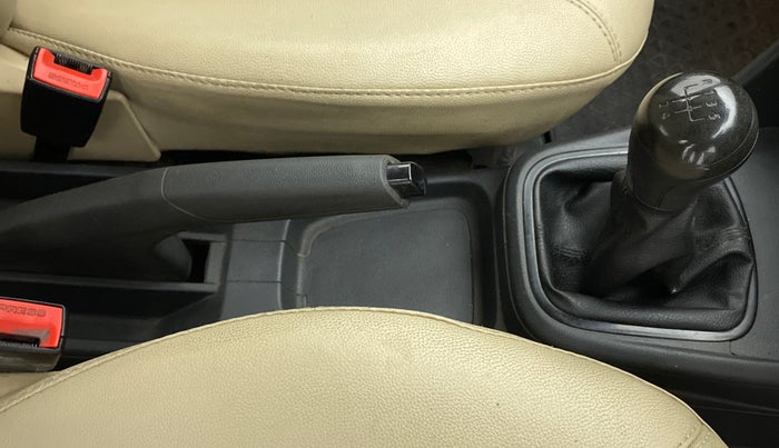 2017 Volkswagen Ameo COMFORTLINE 1.2L, Petrol, Manual, 94,674 km, Gear Lever