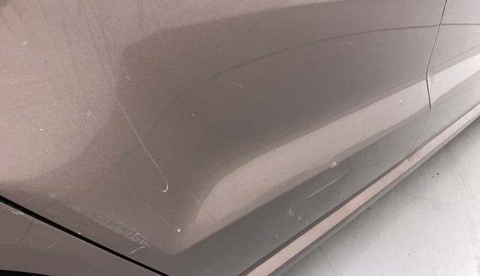 2017 Volkswagen Ameo COMFORTLINE 1.2L, Petrol, Manual, 94,674 km, Right rear door - Minor scratches