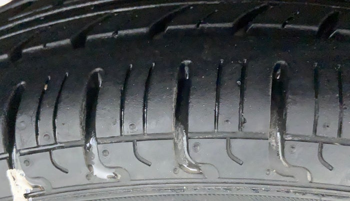 2010 Hyundai Santro Xing GL, Petrol, Manual, 13,198 km, Right Rear Tyre Tread