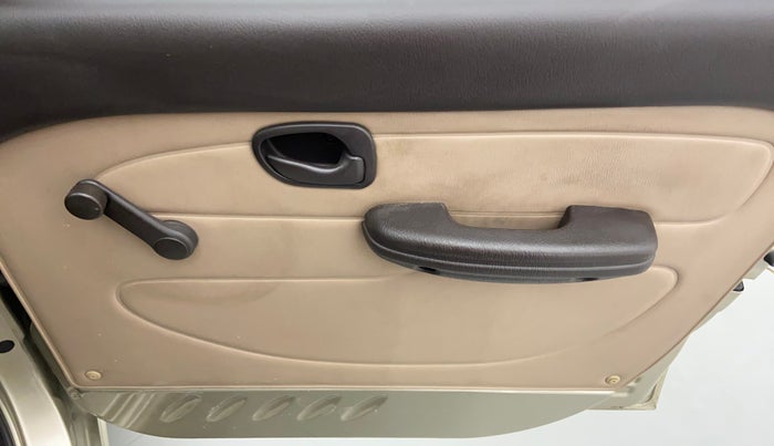 2010 Hyundai Santro Xing GL, Petrol, Manual, 13,198 km, Driver Side Door Panels Control