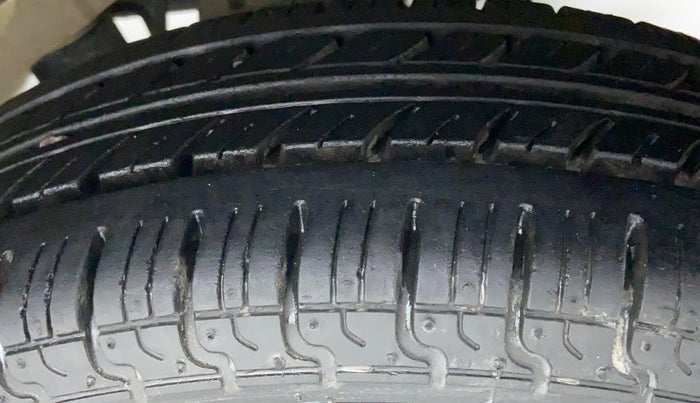2010 Hyundai Santro Xing GL, Petrol, Manual, 13,198 km, Left Rear Tyre Tread