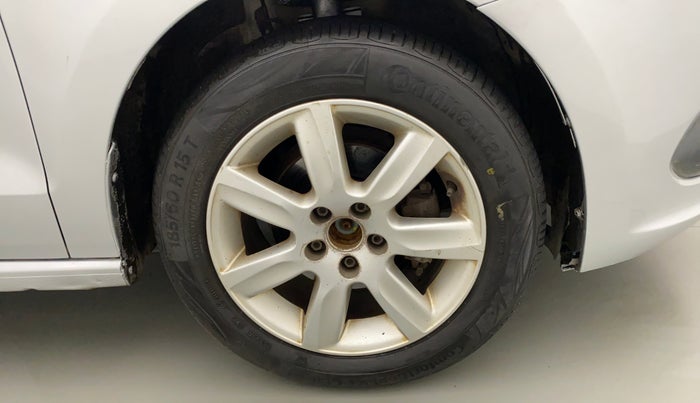 2012 Volkswagen Vento HIGHLINE 1.6 MPI, Petrol, Manual, 63,550 km, Right Front Wheel