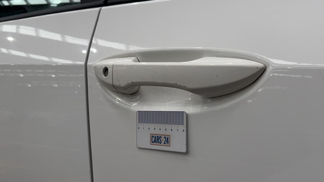 2018 Toyota Corolla Ascent, Automatic, 126950 km, Door Handles Front RHS Chip