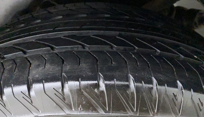 2019 Mahindra XUV500 W11 (O) AT, Diesel, Automatic, 29,100 km, Right Rear Tyre Tread