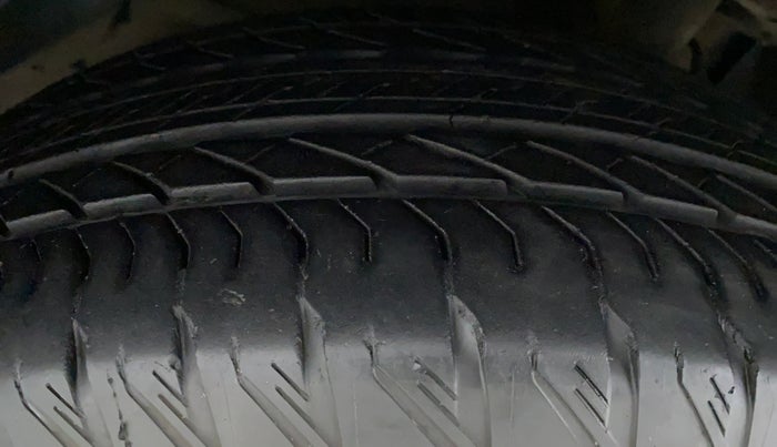2019 Mahindra XUV500 W11 (O) AT, Diesel, Automatic, 29,100 km, Left Front Tyre Tread