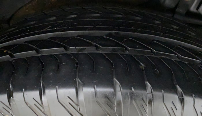 2019 Mahindra XUV500 W11 (O) AT, Diesel, Automatic, 29,100 km, Left Rear Tyre Tread