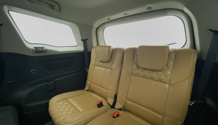 2019 Mahindra XUV500 W11 (O) AT, Diesel, Automatic, 29,100 km, Third Seat Row ( optional )