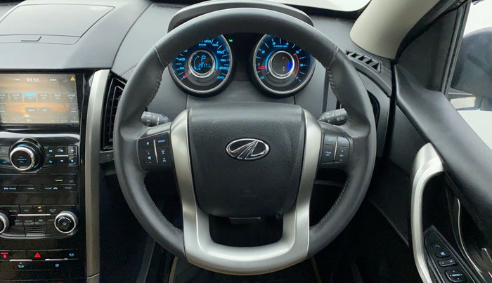2019 Mahindra XUV500 W11 (O) AT, Diesel, Automatic, 29,100 km, Steering Wheel Close Up