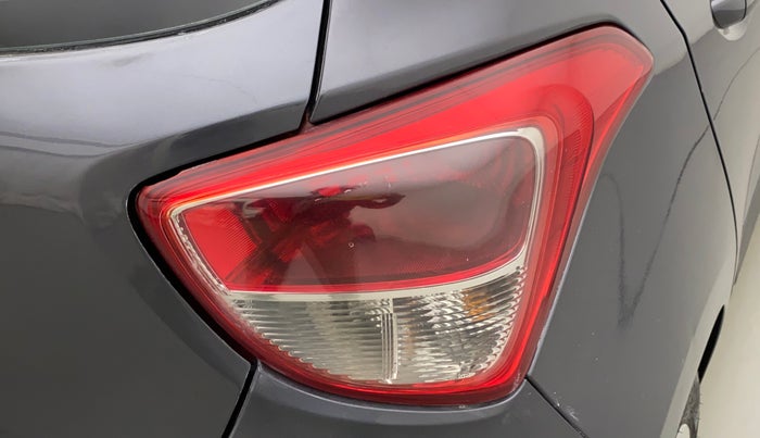 2019 Hyundai Grand i10 MAGNA AT 1.2 KAPPA VTVT, Petrol, Automatic, 42,652 km, Right tail light - Minor damage