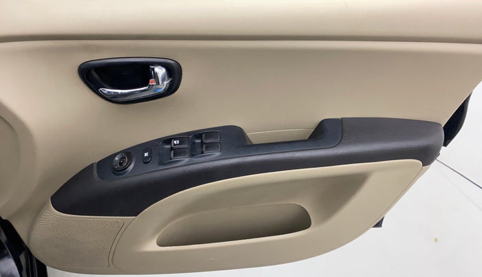 2010 Hyundai i10 MAGNA 1.2, Petrol, Manual, 1,12,101 km, Driver Side Door Panels Control