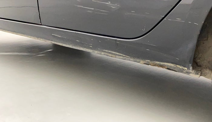2010 Hyundai i10 MAGNA 1.2, Petrol, Manual, 1,12,101 km, Left running board - Minor scratches
