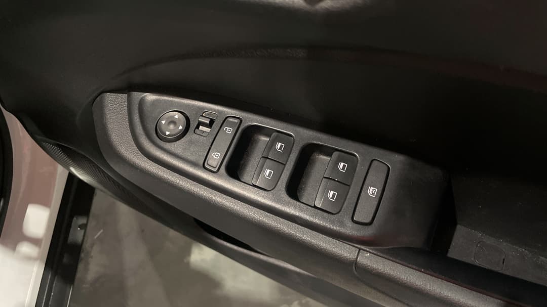 2025 Hyundai Venue ., Automatic, 25061 km, Drivers Side Door Panel Controls