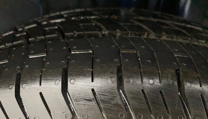 2014 Hyundai Elite i20 SPORTZ 1.2, CNG, Manual, 97,850 km, Left Rear Tyre Tread