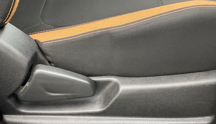 2018 Renault Kwid CLIMBER 1.0 AT, Petrol, Automatic, 27,498 km, Driver Side Adjustment Panel