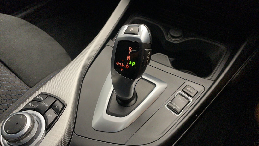 2016 BMW 1 18i M Sport, Automatic, 142815 km, Gear Lever 