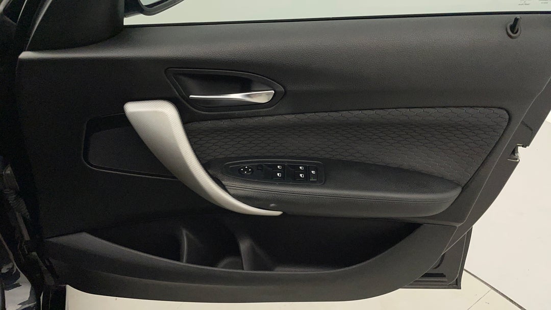 2016 BMW 1 18i M Sport, Automatic, 142815 km, Speaker View