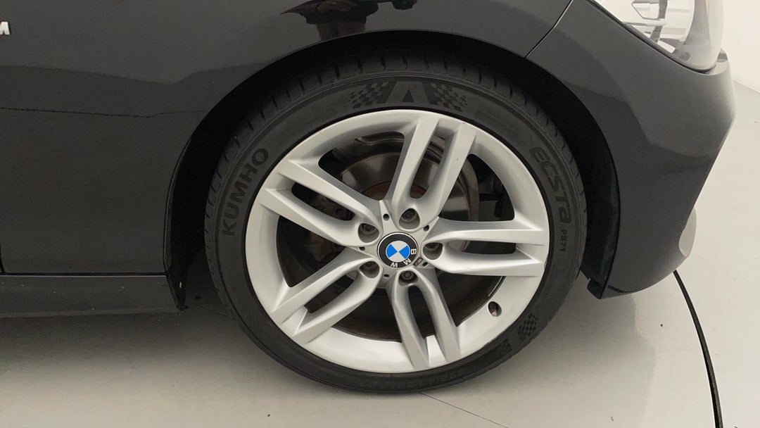 2016 BMW 1 18i M Sport, Automatic, 142815 km, Right Front Wheel