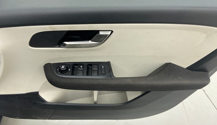 2021 Tata ALTROZ XZ 1.2, Petrol, Manual, 22,330 km, Driver Side Door Panels Control