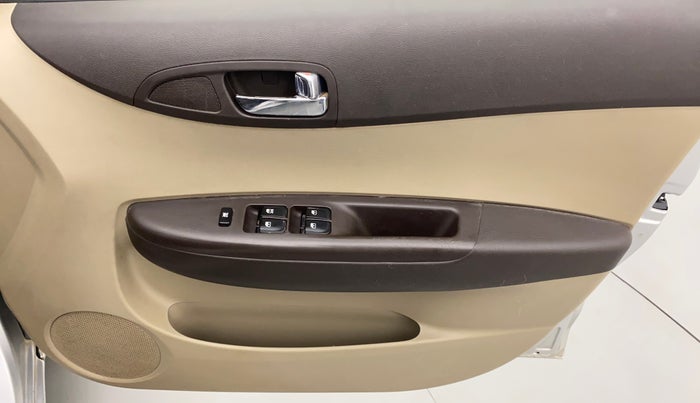 2010 Hyundai i20 MAGNA (O) 1.2, Petrol, Manual, 73,362 km, Driver Side Door Panels Control