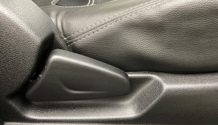 2017 Renault Kwid RXL1.0 EASY-R AT, Petrol, Manual, 68,865 km, Driver Side Adjustment Panel