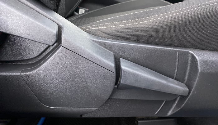 2021 Renault Kiger RXZ 1.0 MT, Petrol, Manual, 11,209 km, Driver Side Adjustment Panel