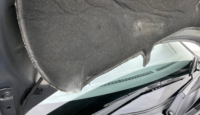2018 Maruti IGNIS ZETA 1.2 K12 AMT, Petrol, Automatic, 39,822 km, Bonnet (hood) - Insulation cover has minor damage