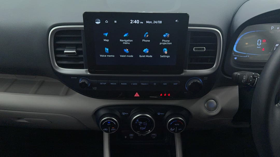 2023 Hyundai Venue Elite (denim) Two-tone Roof, Automatic, 13637 km, Center Console