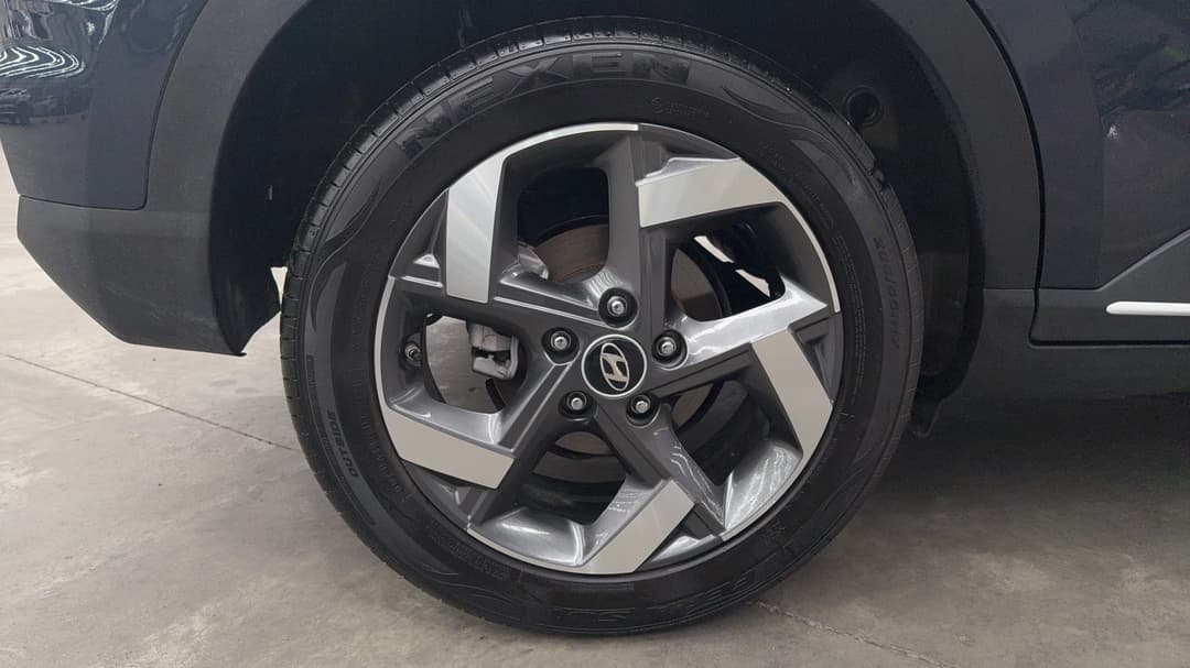 2023 Hyundai Venue Elite (denim) Two-tone Roof, Automatic, 13637 km, Right Rear Wheel