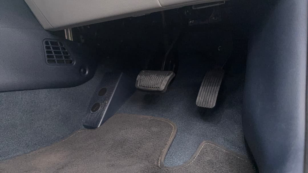 2023 Hyundai Venue Elite (denim) Two-tone Roof, Automatic, 13637 km, Pedals and Footmat