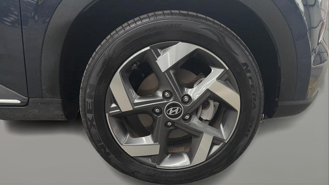 2023 Hyundai Venue Elite (denim) Two-tone Roof, Automatic, 13637 km, Right Front Wheel