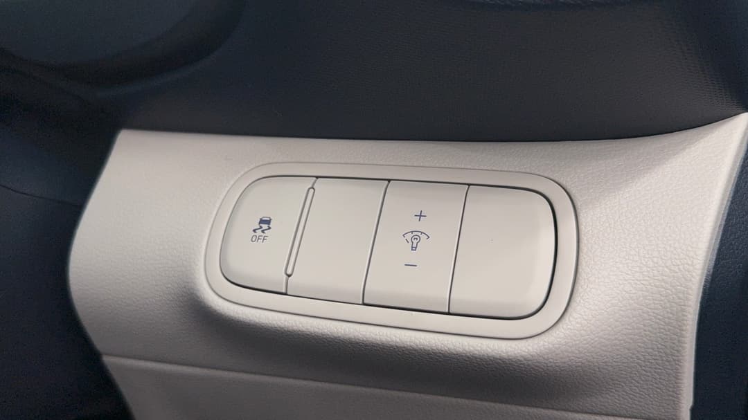 2023 Hyundai Venue Elite (denim) Two-tone Roof, Automatic, 13637 km, Utility Switches/Buttons