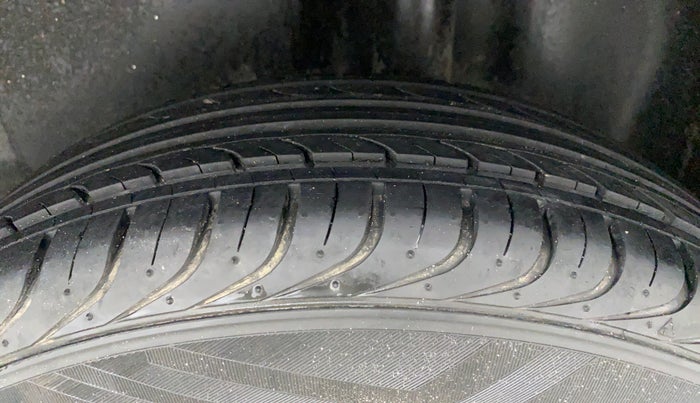 2017 Volkswagen Ameo TRENDLINE 1.2, Petrol, Manual, 13,454 km, Left Rear Tyre Tread